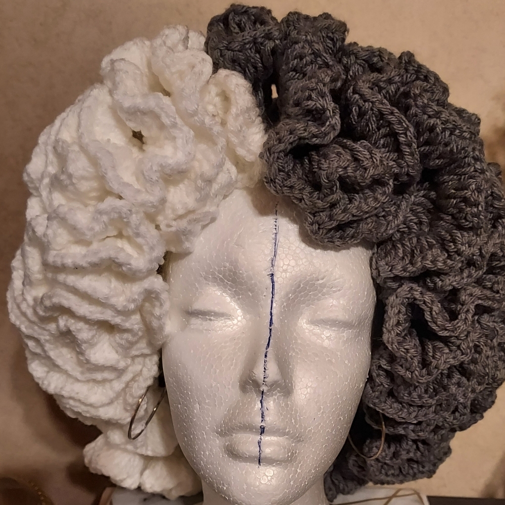 #L❤️VE:HANDMADE. Crochet Ruffle HAT - Picture 4 of 5